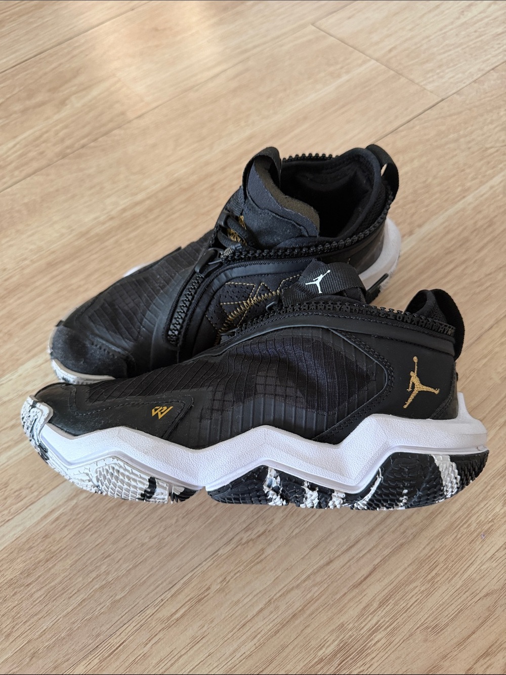 Jordan - (GS) Air Jordan Why Not Zer0.6 'Black Gold' size 4.5y DO7190-071